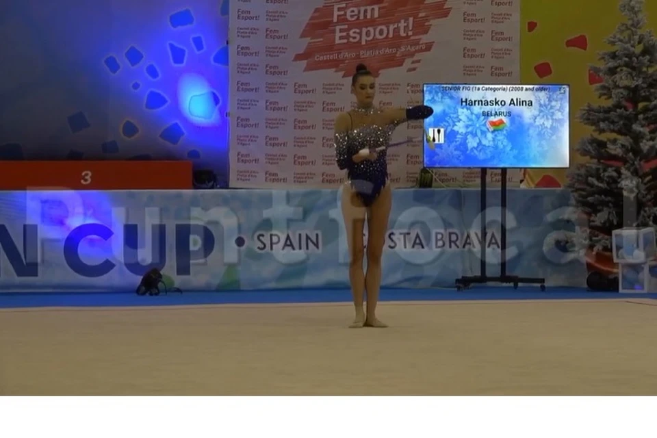 Алина Горносько победила в турнире по художественной гимнастике в Испании. Фото: стоп-кадр | видео YouTube "Vera Loving Rhythmic Gymnastics".