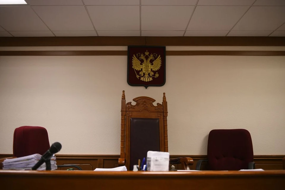 Суд Новосибирской области оставил в силе приговор вымогателю коньяка и денег.