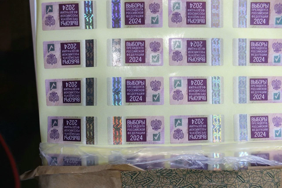 В Избирком Ульяновской области привезли специальные марки для защиты бюллетеней | ФОТО: Избирательная комиссия Ульяновской области