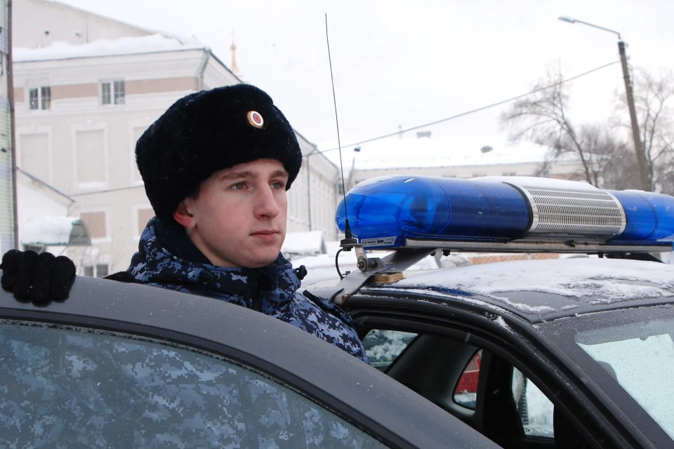 Нарушителей передали полиции, а одного из потерпевших пришлось везти в больницу. Фото: Росгвардия Кировской области