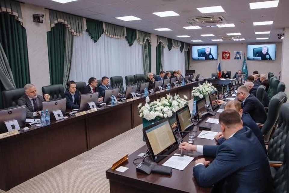 Областная Дума открыла новую сессию на Сахалине первым в 2024 году заседанием. Фото: Сахалинская областная Дума