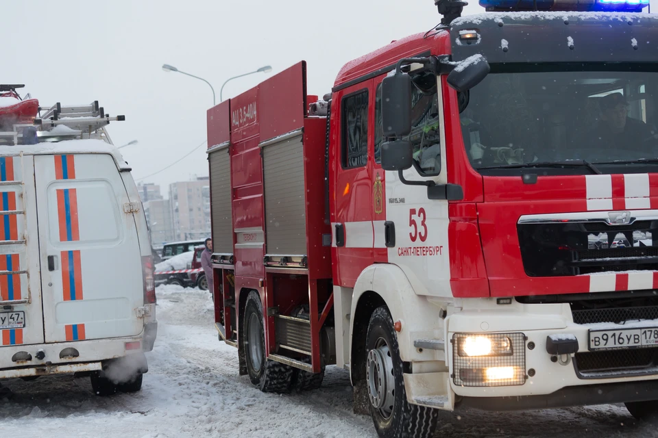 Один человек погиб в квартирном пожаре на проспекте Авиаконструкторов в Петербурге.