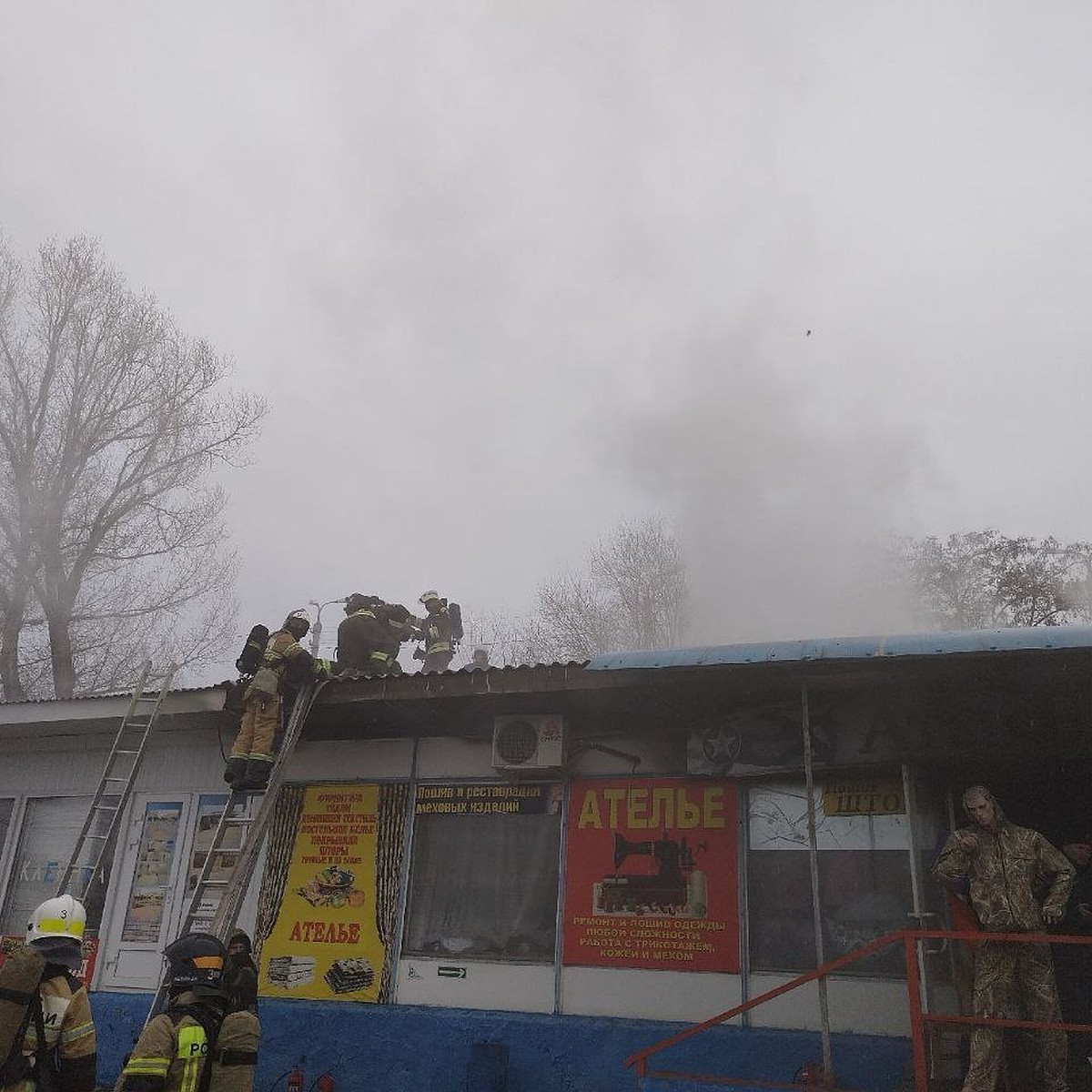 В Волгограде загорелся Тракторный рынок - KP.RU