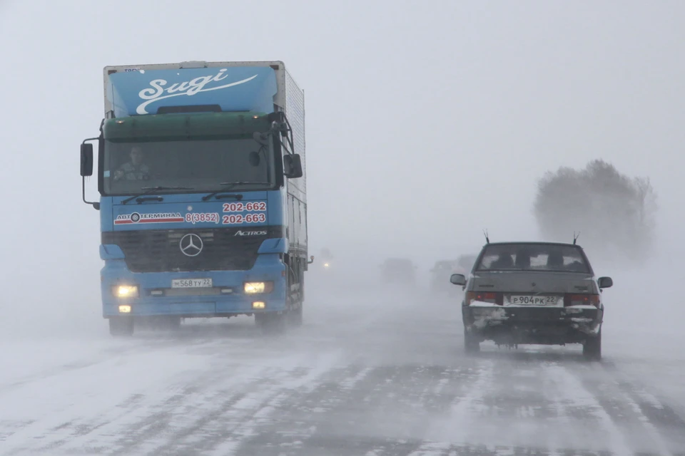 ДТП с участием грузовика, трактора и легковушки случилось в Хабаровском крае