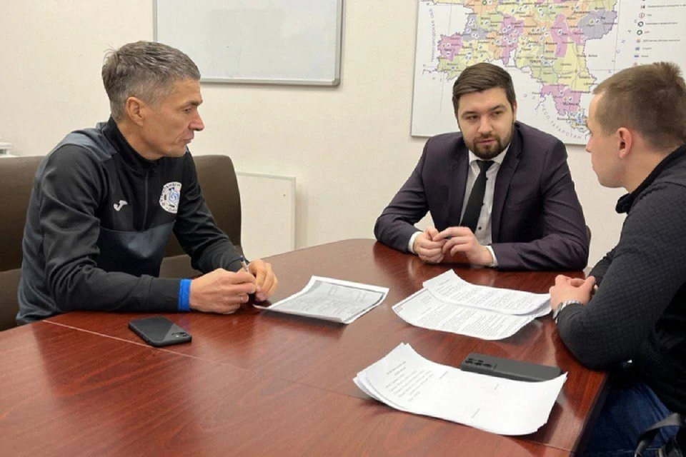 Вопрос обсудили на встрече с директором ФК и главным тренером. Фото: vk.com/sulik_sergey