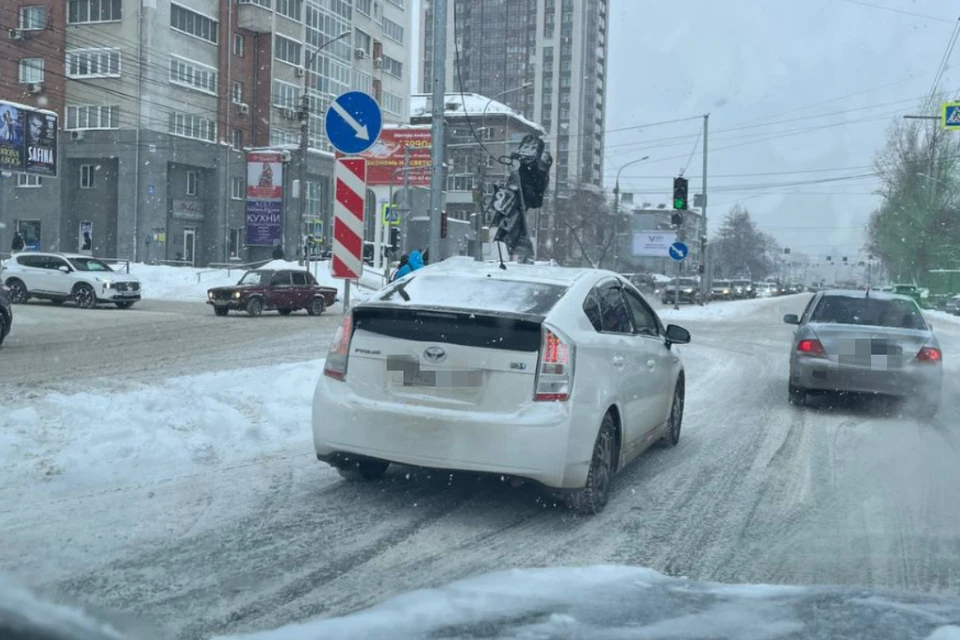 ДТП обошлось без пострадавших. Фото: Предоставлено читателем КП-Новосибирск