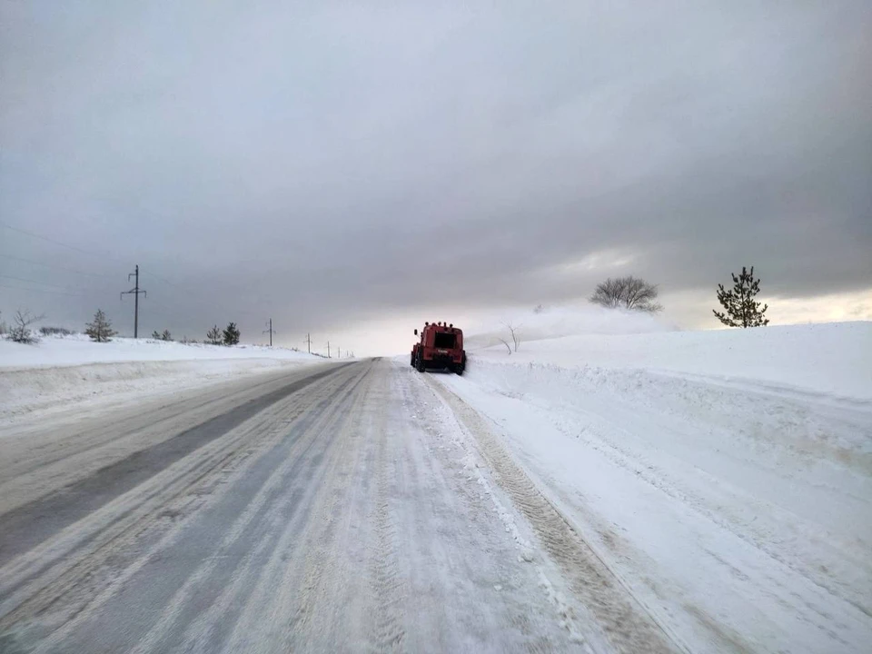 В Ульяновской области расчищают от снега дороги федерального и регионального значения. Фото телеграм-канал Сергея Воронцова