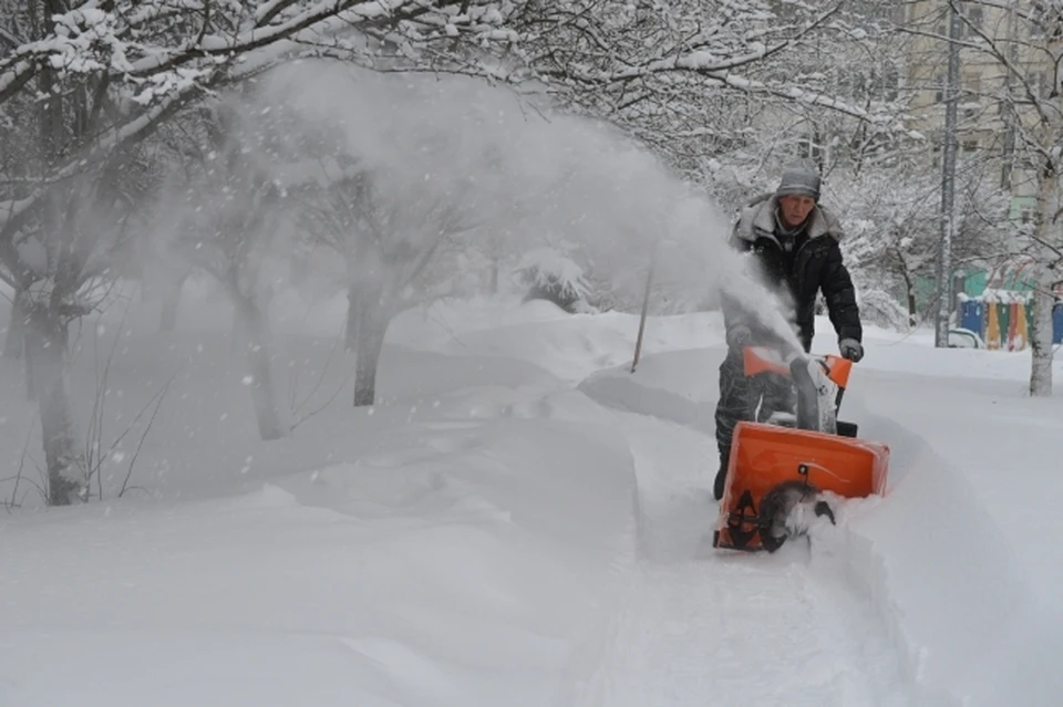 Нижегородская Госжилинспекция назвала необязательным вывоз снега из дворов.