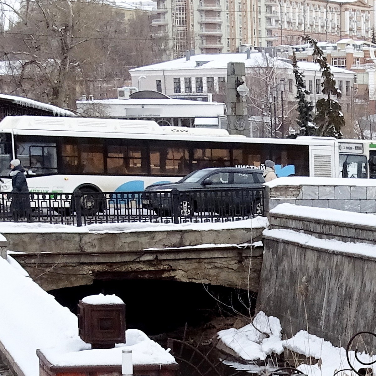 Реконструкция горбатого моста через реку Липовка в Липецке на площади  Революции: перекрытие полос, маршрут автобусов - KP.RU