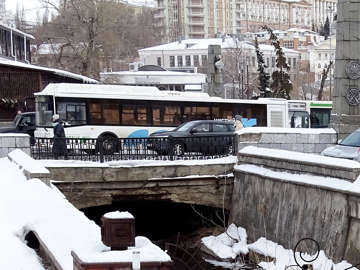 Реконструкция горбатого моста через реку Липовка в Липецке на площади  Революции: перекрытие полос, маршрут автобусов - KP.RU