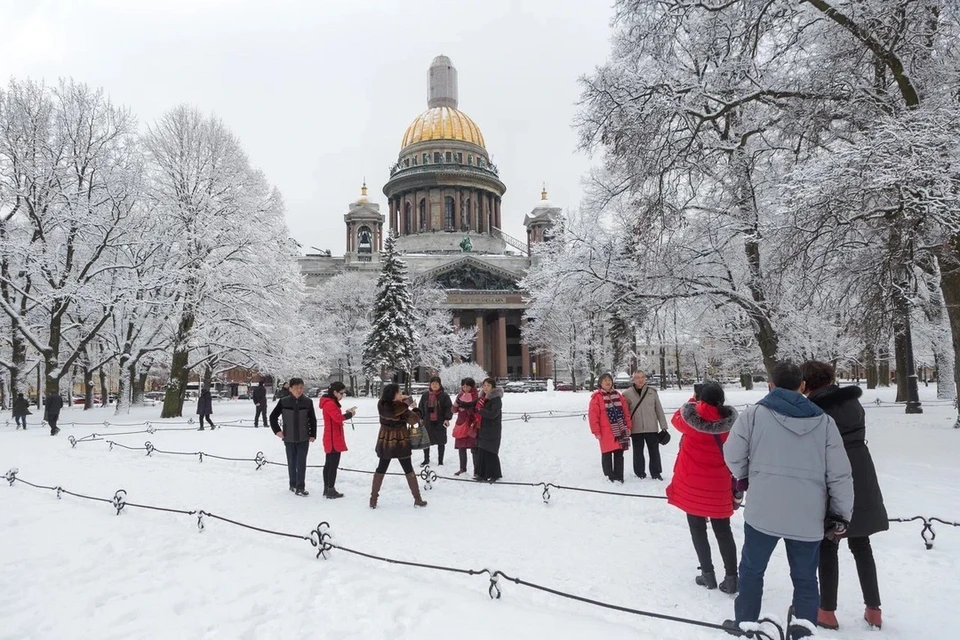 Памятки для туристов и отельеров по курортному сбору разработали в Петербурге.