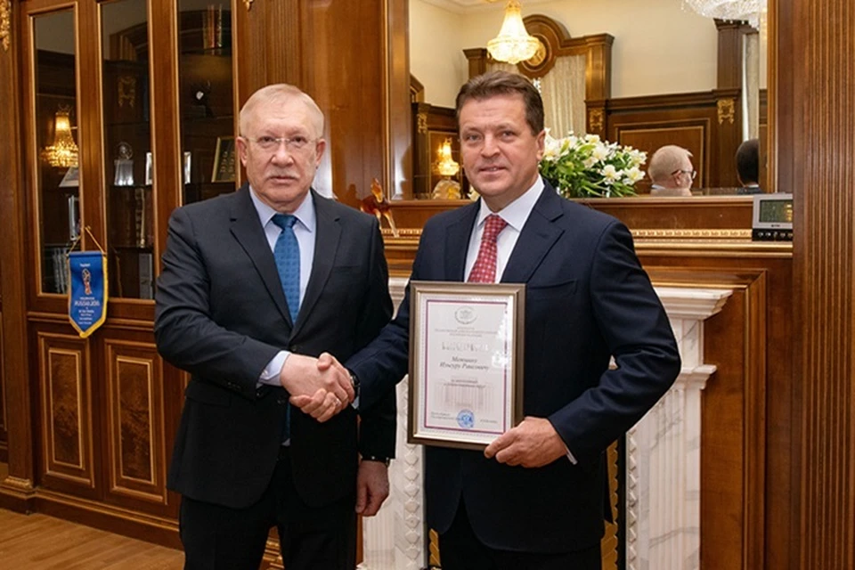 Награду от имени председателя Госдумы вручил депутат Олег Морозов.