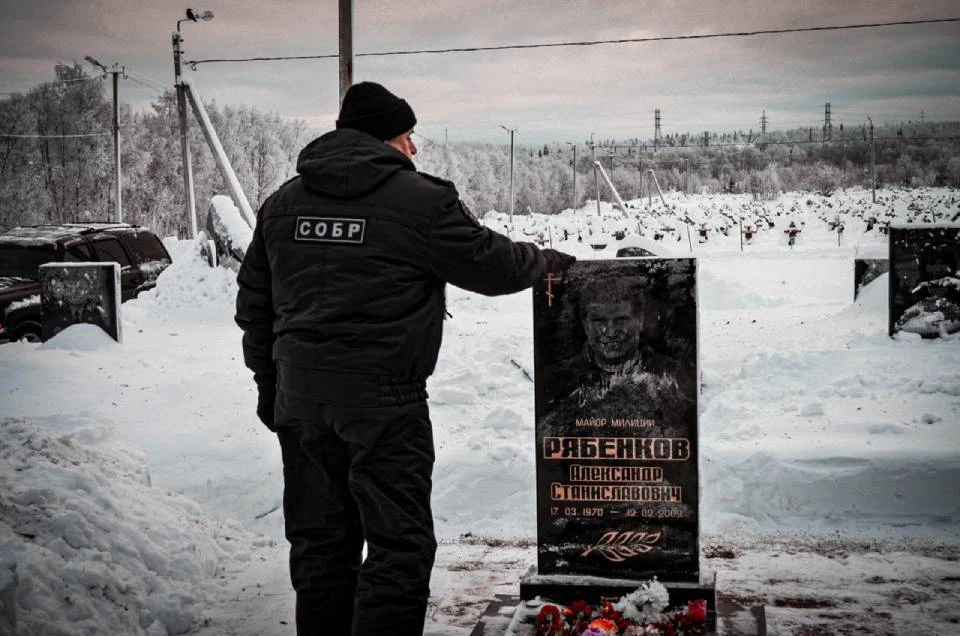 Росгвардейцы почтили память погибших товарищей. Фото: Управление Росгвардии по Мурманской области