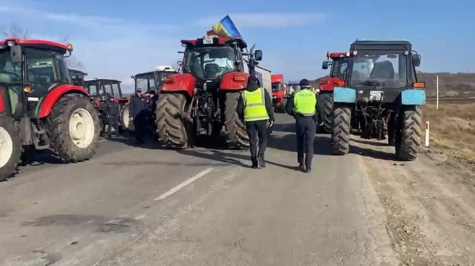 Молдавские фермеры заблокировали КПП "Леушены" (Фото: соцсети).