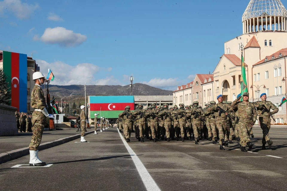 Минобороны Армении: военные Азербайджана открыли огонь на границе, есть раненые