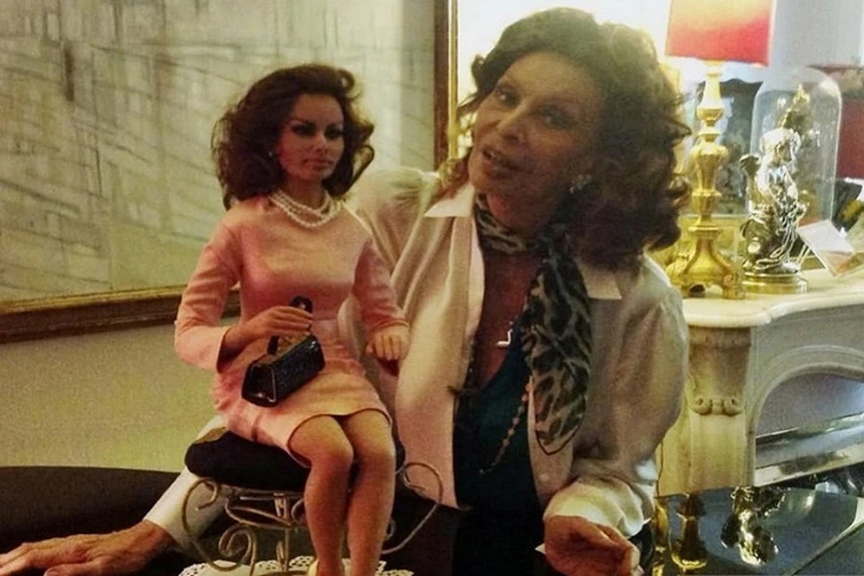 Звезде мирового экрана Софи Лорен самарчанка лично вручила куклу