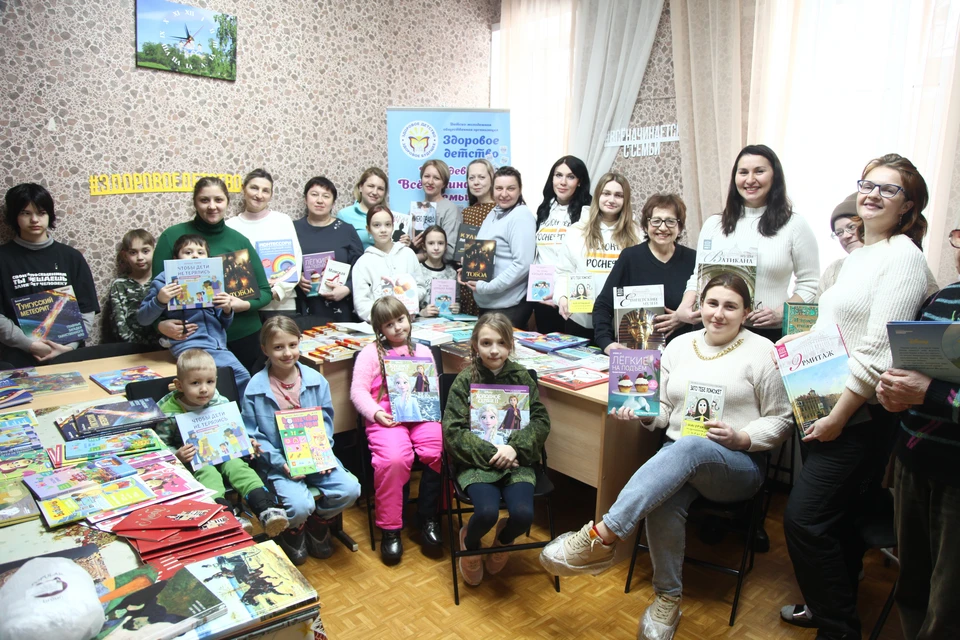 Десятки многодетных семей Новокуйбышевска пополнили свои домашние библиотеки. Фото: предоставлено НК НПЗ