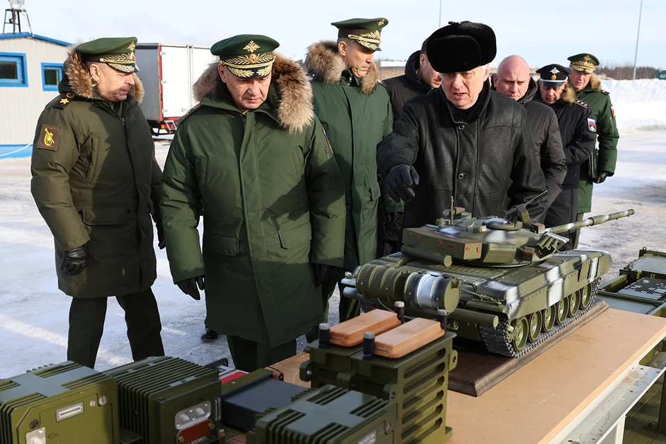 Министр обороны России ознакомился на полигоне с работой над комплексами для защиты от барражирующих дронов