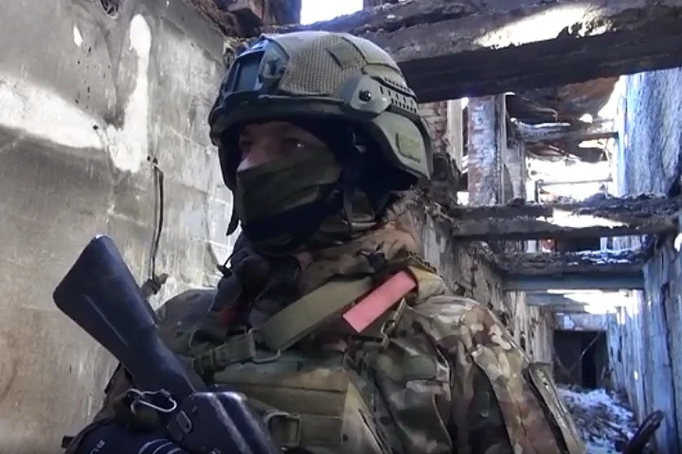 Боец с позывным «Стрелок» рассказал о работе штурмовиков ВДВ. Фото: Скриншот видео Минобороны России