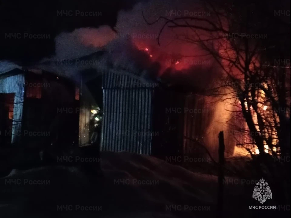В Малоярославце на территории военного городка сгорел гараж