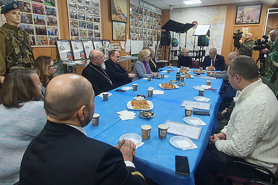 Председатель мурманской облдумы Сергей Дубовой поблагодарил ветеранов локальных конфликтов.