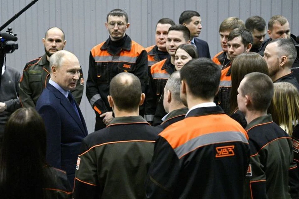 Владимир Путин пообщался с рабочими УВЗ в Нижнем Тагиле Фото: департамент информационной политики Свердловской области