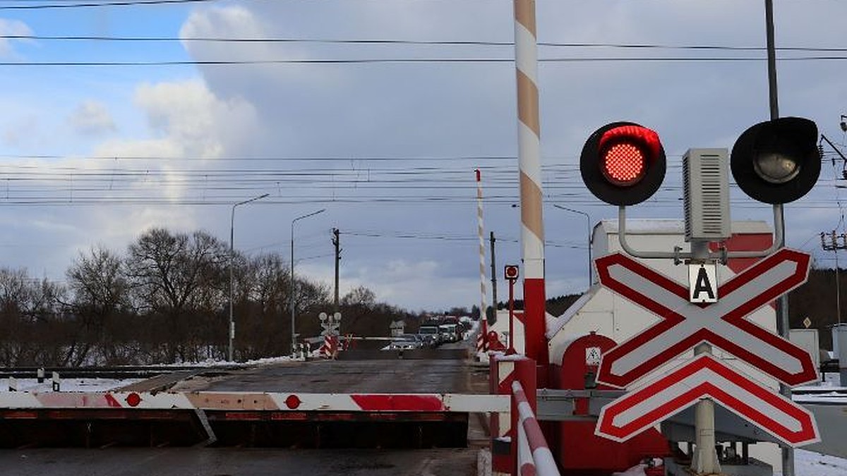 Движение автомобилей через железнодорожный переезд в городе Ярцево  Смоленской области будет приостановлено 16-17 февраля на время ремонта -  KP.RU