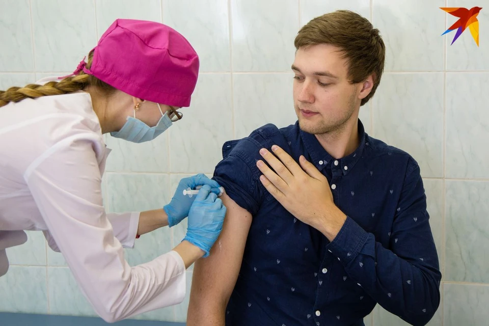 Взрослым прививку от гепатита А сделают в случае, если они контактировали с больным, либо если решили обезопасить себя от болезни Боткина за свой счет.