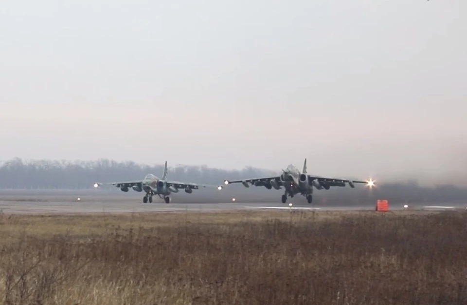 Штурмовики Су-25 нанесли удар по замаскированной технике и живой силе противника. Фото: кадр видео Минобороны РФ
