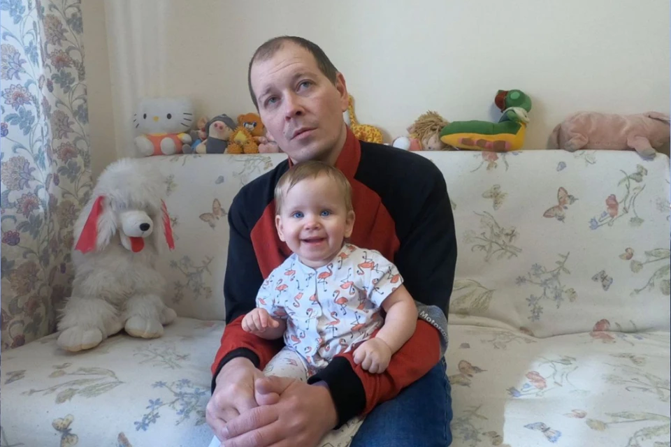 Иван Журавлев - сам отец. Его дочери (она с папой на фото) всего годик.