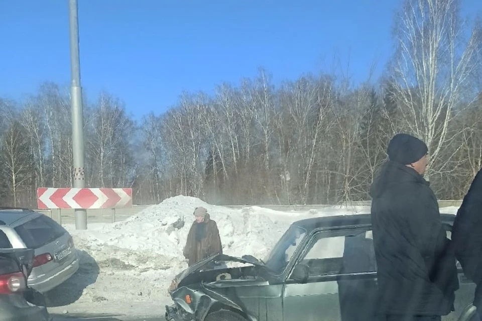 На подъезде к Новосибирску образовалась пробка. Фото: АСТ-54