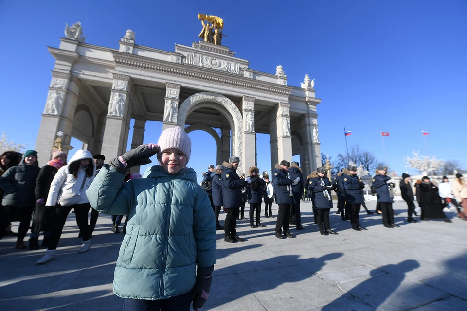 На День защитника Отечества погода порадует москвичей теплом.