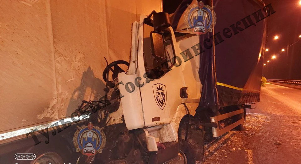 Водителя фуры Renault госпитализировали в больницу после ДТП в Заокском районе