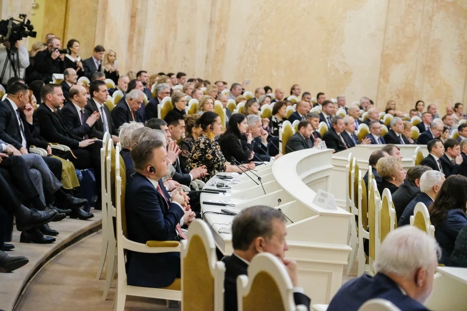 Несовершеннолетним могут запретить находиться в точках, где продают табак.