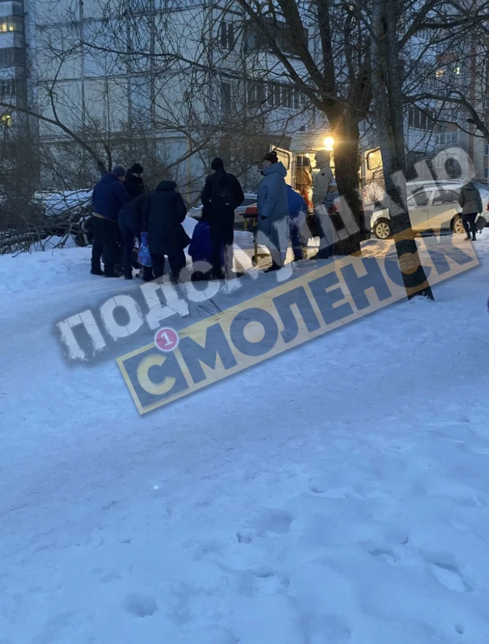 Мужчина получил серьезную травму, упав на улице Николаева в Смоленске Фото: «Подслушано Смоленск» ВК