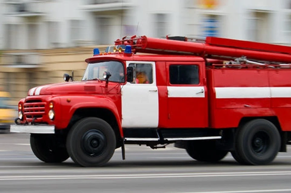 В Первомайском районе Новосибирска загорелся частный дом. Фото: ГУ МЧС по Новосибирской области