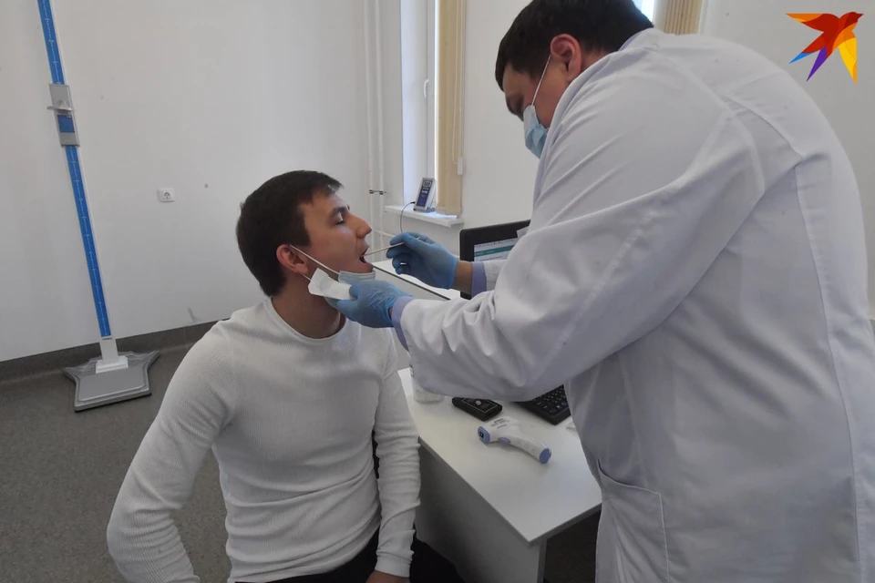 Больных вирусным гепатитом А, или болезнью Боткина, не всегда возможно определить по внешним факторам. Фото носит иллюстративный характер.