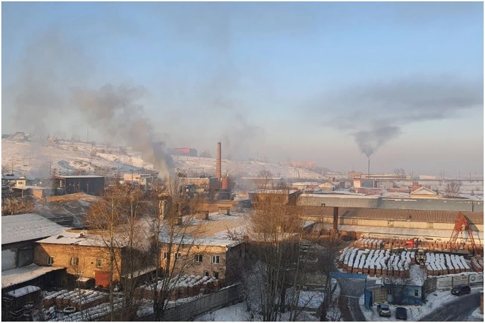 Цвет настроения - серый. Кирпичный завод на Маерчака отравляет воздух в районе уже много лет.