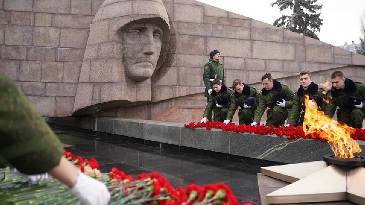 День защитника Отечества в Самаре 23 февраля 2024: программа мероприятий,  расписание, место проведения, во сколько салют - KP.RU