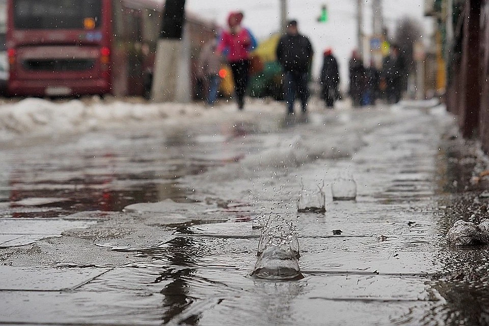 Мокрый снег с дождем. Дождь зимой. Слякоть мокрый снег. Дождь в декабре.