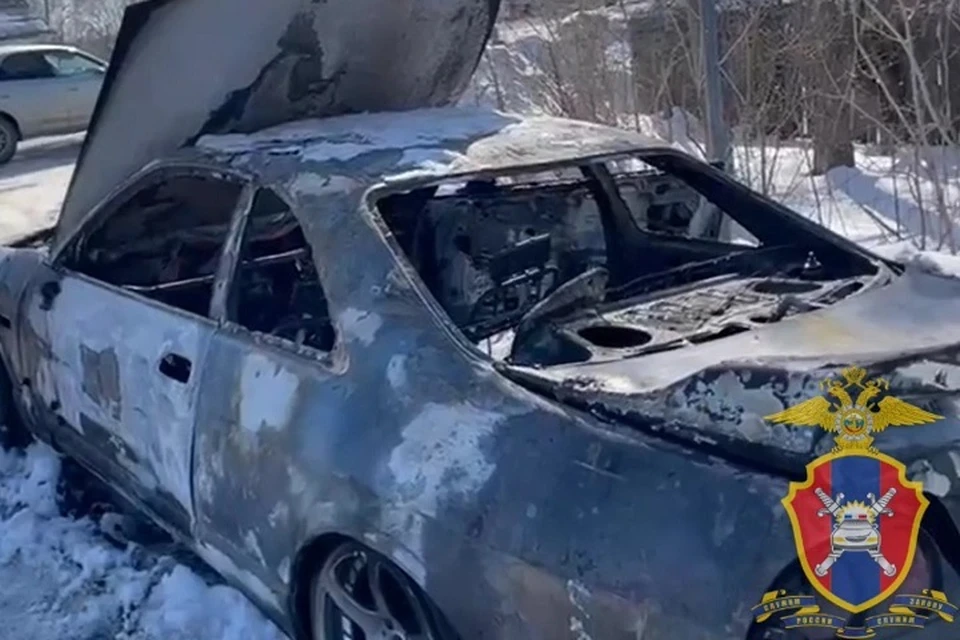 Nissan Skyline сгорел после ремонта электропроводки в Хабаровском крае Фото: скриншот из видео
