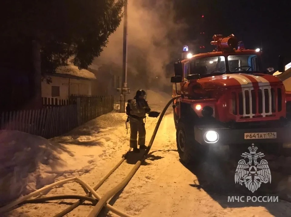 Пожар произошел на улице Грибоедова. Фото: ГУ МЧС по Челябинской области