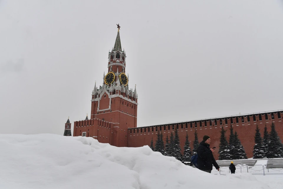 Сугробы в Москве превышают полметра