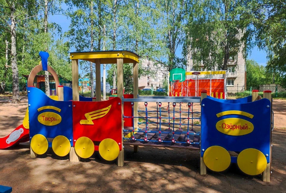 За два года игровые площадки обновили в 84 детсадах Верхневолжья.