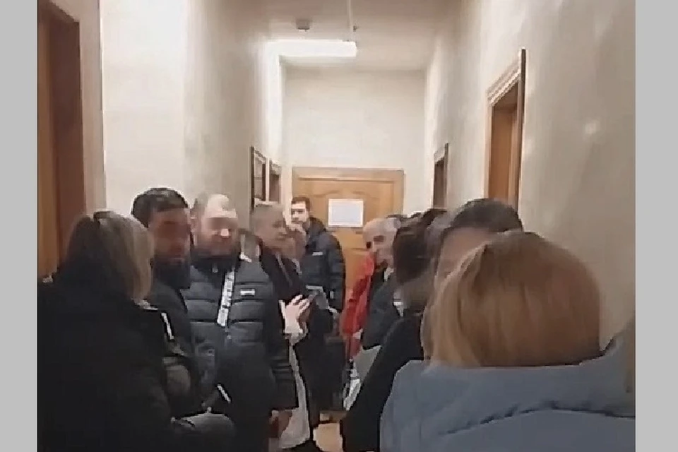 Огромная очередь образовалась в отделе судебных приставов в Рязани. Фото: https://t.me/rzncity