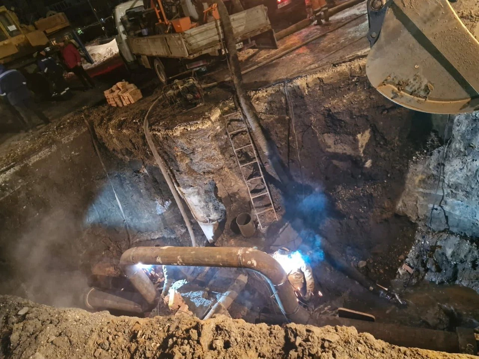 Закончен ремонт трубопровода на Навашина в Саратове (фото: "Саратов коммунальный)