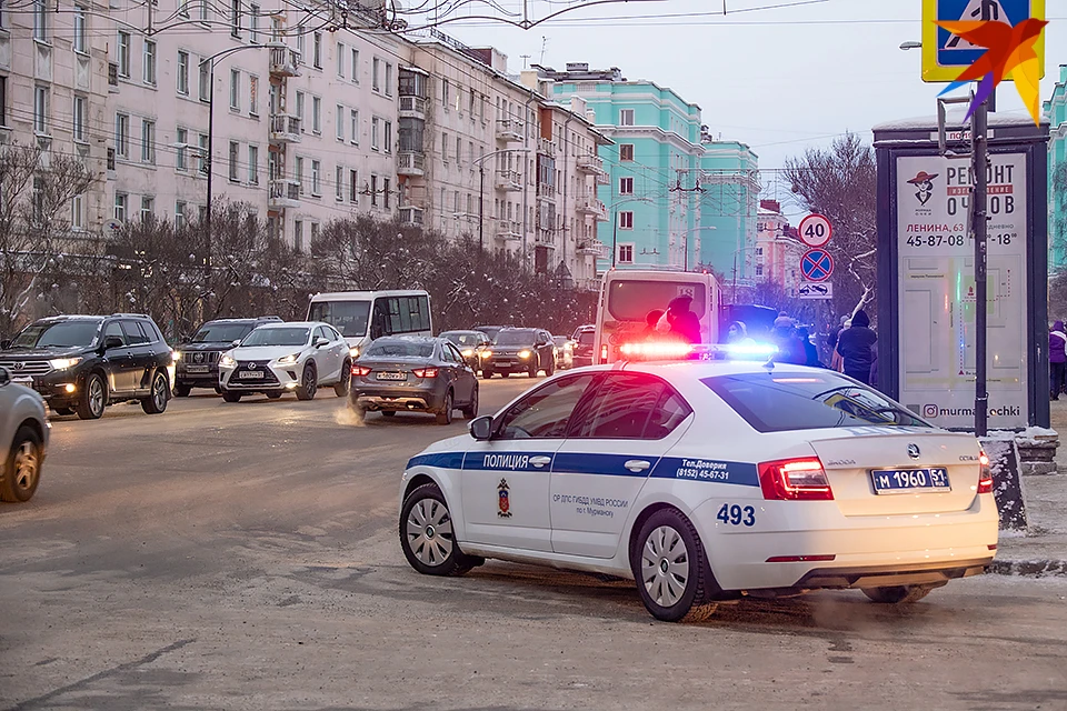 В Мурманске на улице Челюскинцев водитель сбил четырехлетнего ребенка, который переходил с мамой дорогу по «зебре».