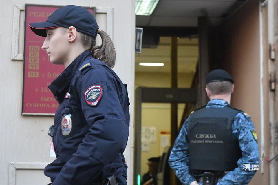 Судебные приставы наведались в шумную квартиру