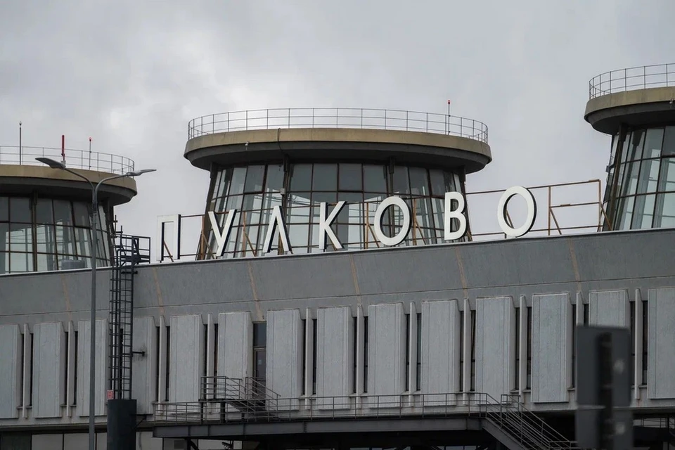 Самолет из Петербурга в Челябинск экстренно вернули в Пулково.