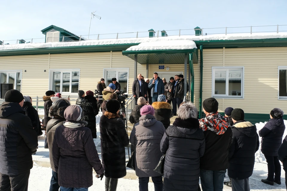 В Саянске детям-сиротам выдали ключи от новых квартир